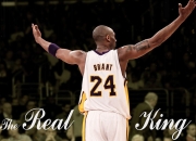 老鹰不断突破！哈登连续十二场比赛得分刷新纪录观众掌声雷动